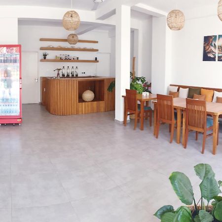 Mountbaylk Hotell Dehiwala-Mount Lavinia Exteriör bild