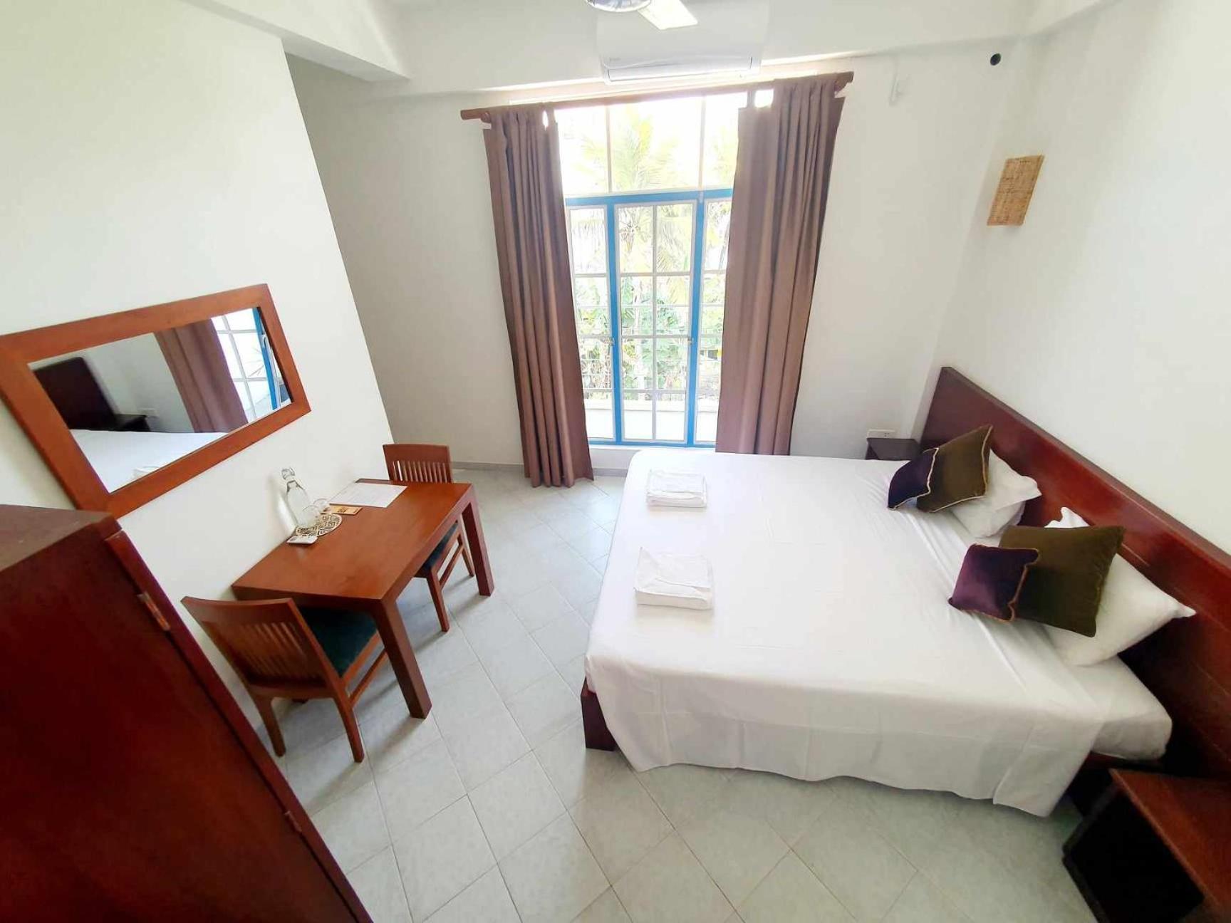 Mountbaylk Hotell Dehiwala-Mount Lavinia Exteriör bild