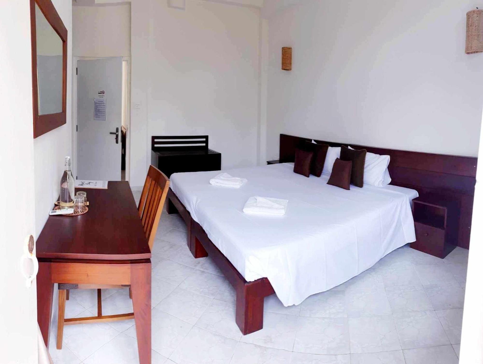 Mountbaylk Hotell Dehiwala-Mount Lavinia Exteriör bild