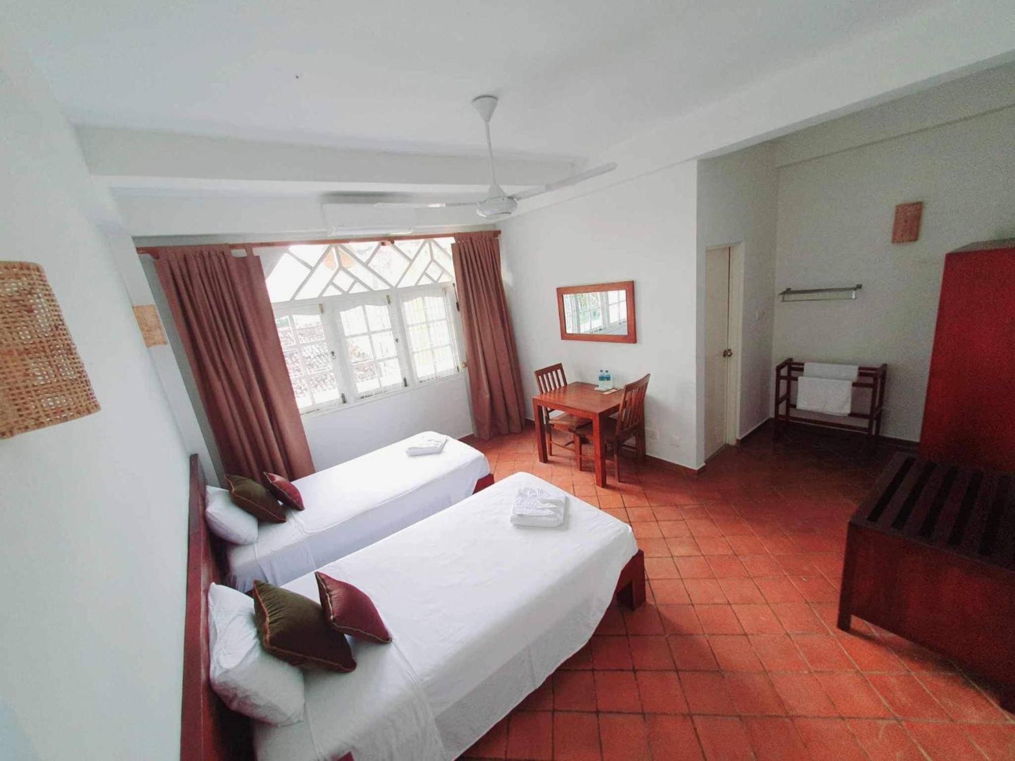 Mountbaylk Hotell Dehiwala-Mount Lavinia Exteriör bild