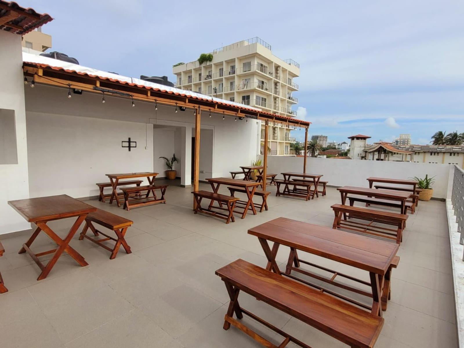 Mountbaylk Hotell Dehiwala-Mount Lavinia Exteriör bild