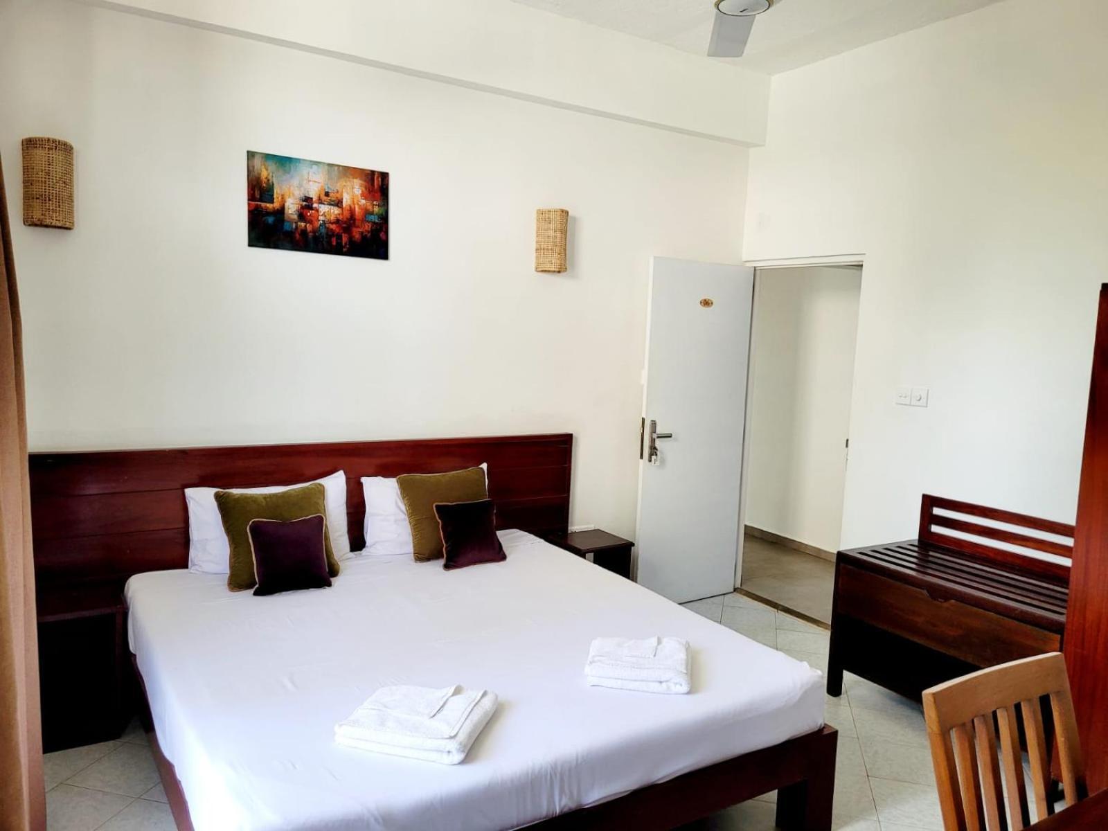 Mountbaylk Hotell Dehiwala-Mount Lavinia Exteriör bild