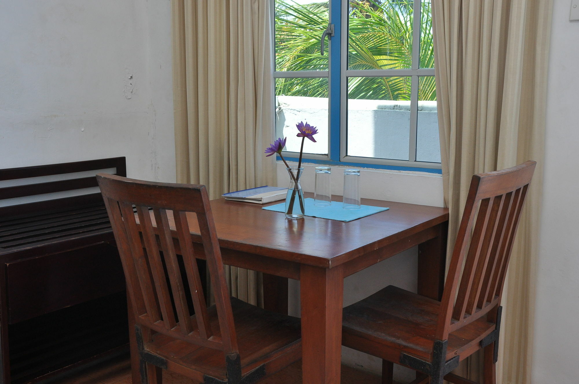 Mountbaylk Hotell Dehiwala-Mount Lavinia Exteriör bild